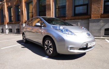 Nissan Leaf с сервисами 