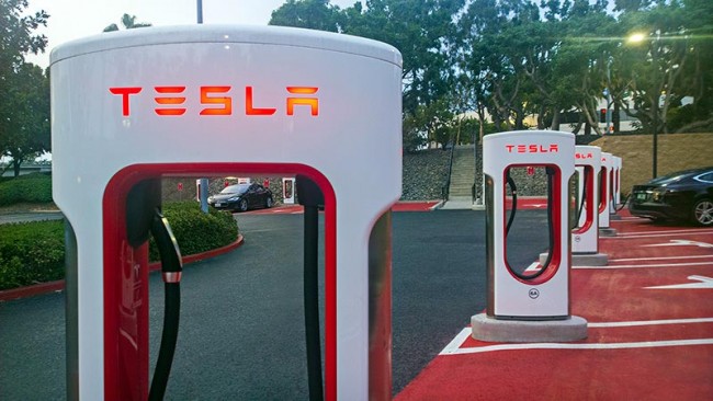  Tesla Supercharger  Tesla Model S