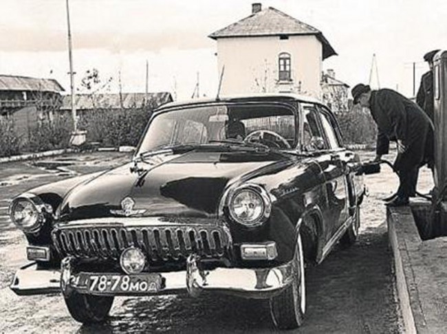 Подарок юрию гагарину автомобиль 10