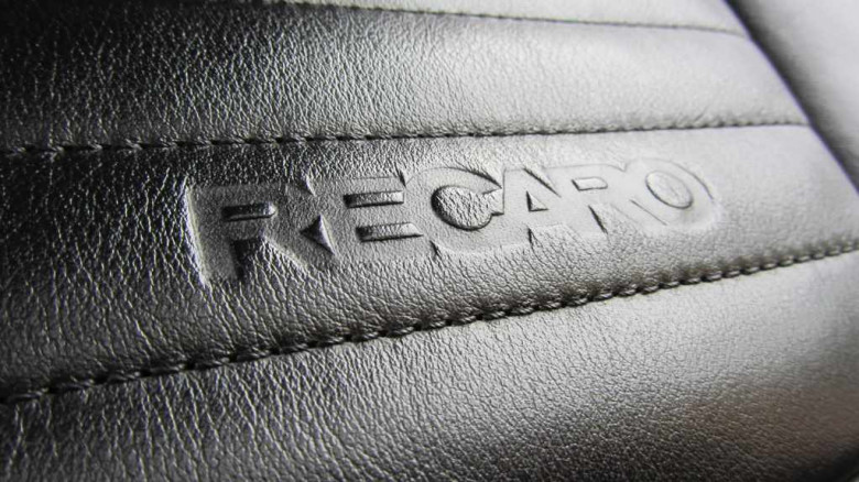 Recaro (: Wikimedia Commons - https://commons.wikimedia.org/wiki/File:Audi_S6_4B_Recaro_Detail.JPG )