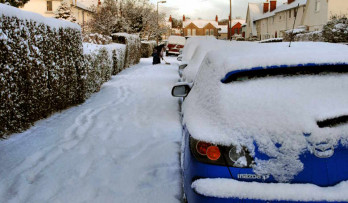   (: Wikimedia Commons - https://commons.wikimedia.org/wiki/File:Snow-covered_cars,_Belfast_-_geograph.org.uk_-_2199551.jpg )