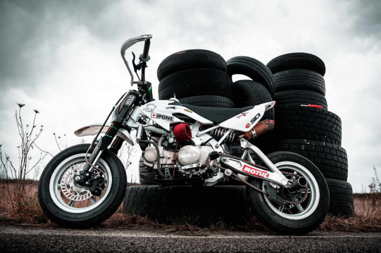  (Pitbike) (: Unsplash - https://unsplash.com)