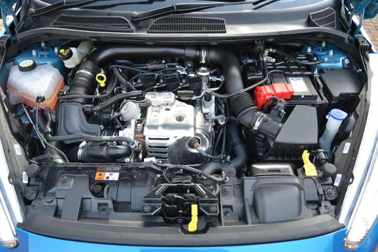 1-литровый мотор EcoBoost (2014 Ford Fiesta)