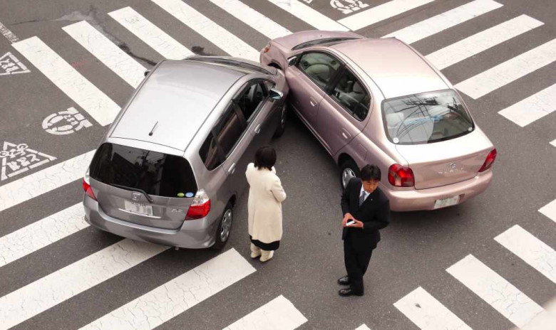  (: Wikimedia Commons - https://upload.wikimedia.org/wikipedia/commons/5/50/Japanese_car_accident_blur.jpg )