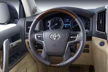 2016 Toyota Land Cruiser 200