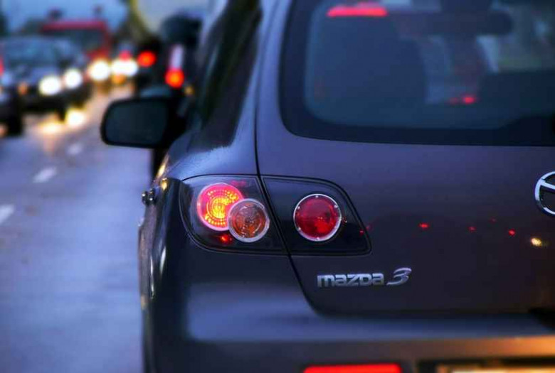 Дорога, автомобиль (Mazda3)