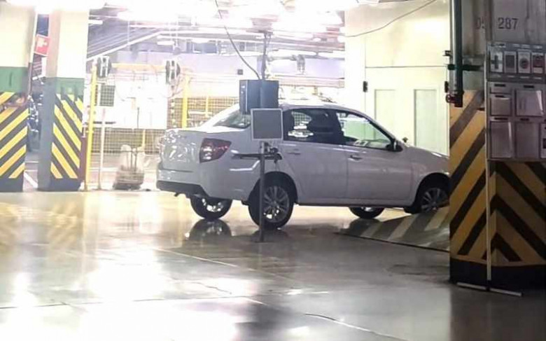  Lada Granta    (:  Avtograd news - https://vk.com/wall-188649544_51337 )