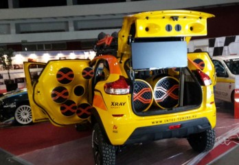 Внедорожно-музыкальный Lada Xray на выставке 