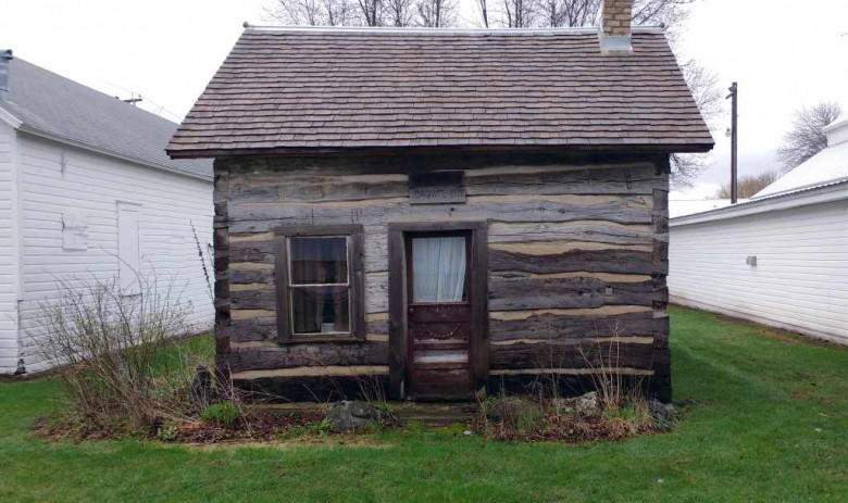 ,   (: Wikimedia Commons - https://commons.wikimedia.org/wiki/File:Wornson_Log_Cabin-1872-front.jpg )